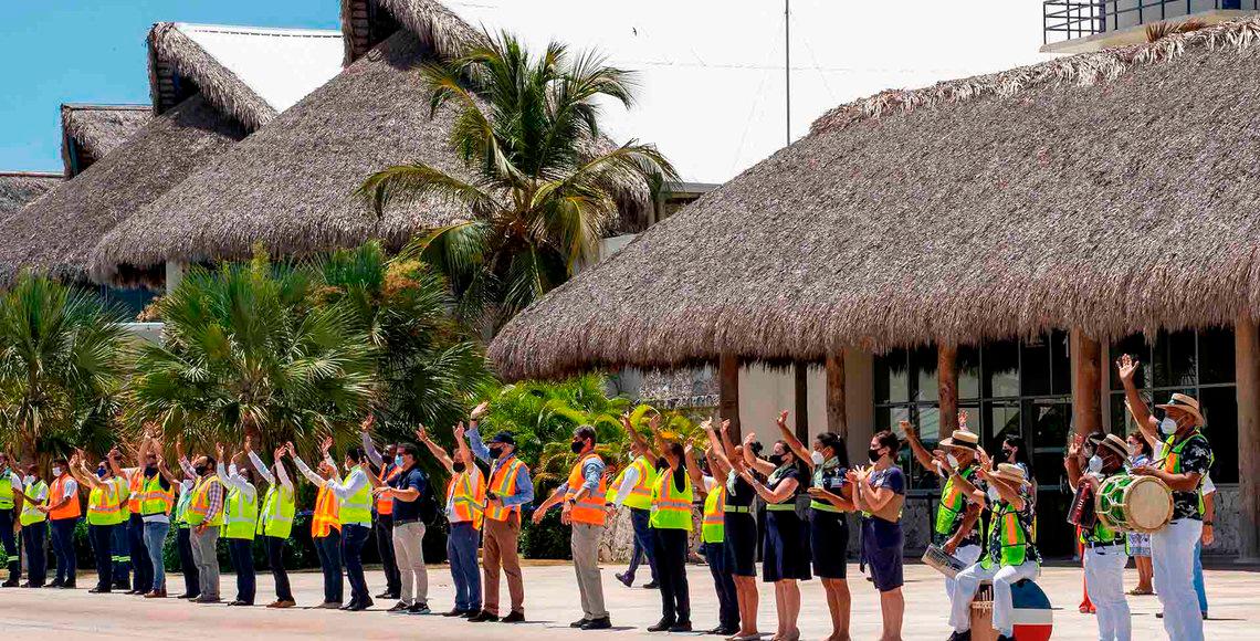 En Punta Cana empleados recibieron avión al reabrir.