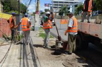 Obras Públicas limpia imbornales y corta matorrales ante la llegada de la tormenta Erika