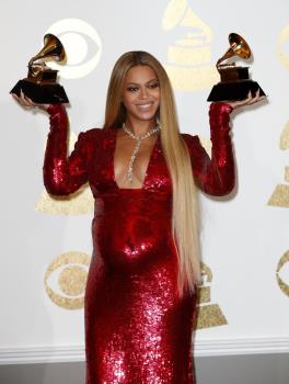 Adele triunfa en las principales categorías de los Grammy