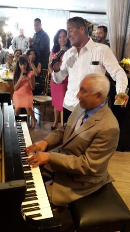 Rafael Solano celebra sus 85 años entre amigos, familiares y emociones