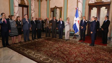 El presidente Danilo Medina juramentó a los funcionarios.