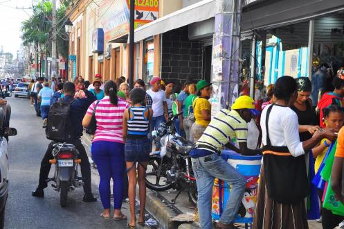 Se muestra poca vigilancia policial en calles y avenidas de Santiago