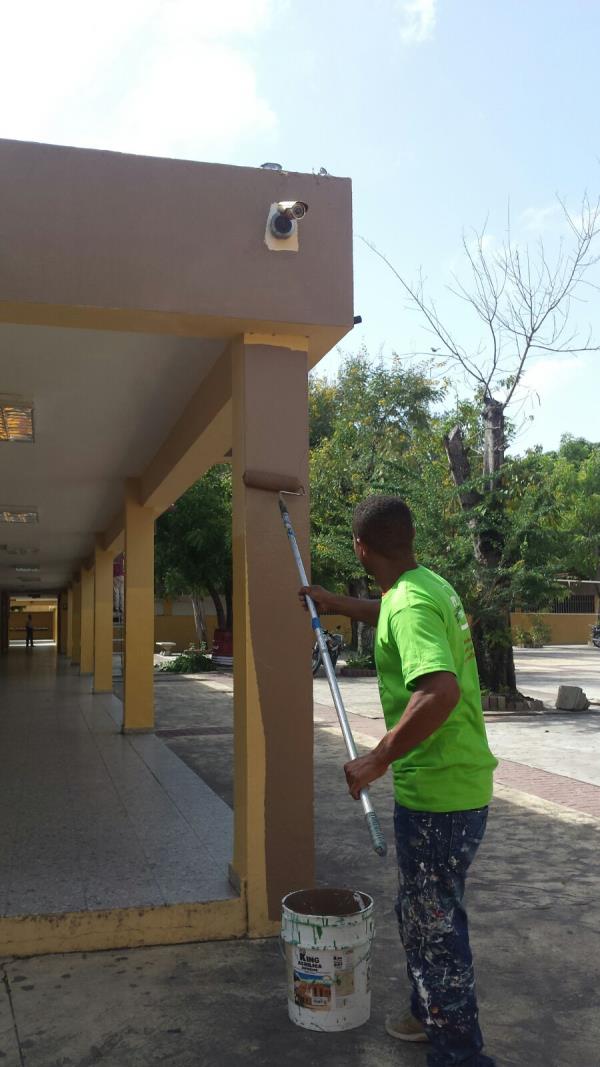 Realizan jornada de mantenimiento escolar en Santiago