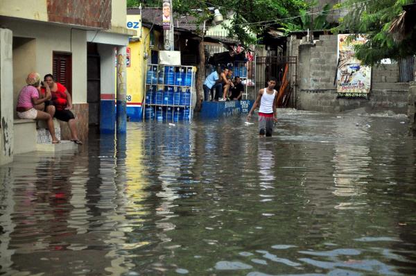 Lluvias dejan más de 100 casas inundadas en sector de Santiago