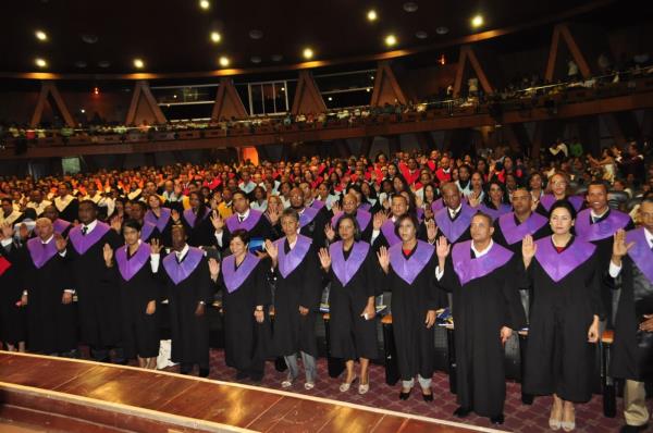 La UASD gradúa a 589 maestros y especialistas durante investidura de postgrado dedicada a Héroes de Abril del 65