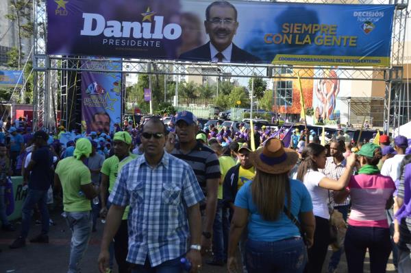 PLD proclama a Danilo Medina en medio de gran aparato publicitario