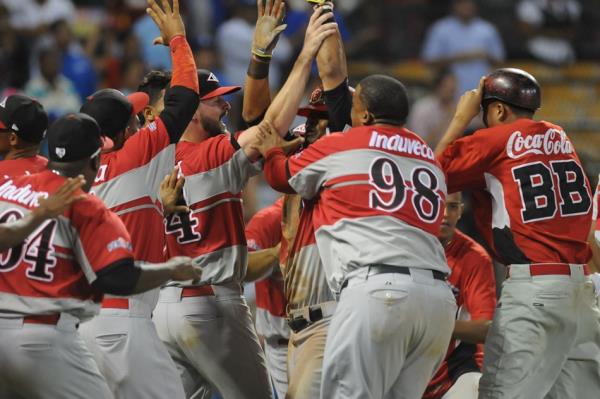 Escogido, Gigantes y Toros ganan en el béisbol dominicano