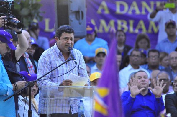 El presidente Medina encabeza proclamación de candidatura de Euclides Sánchez a senador
