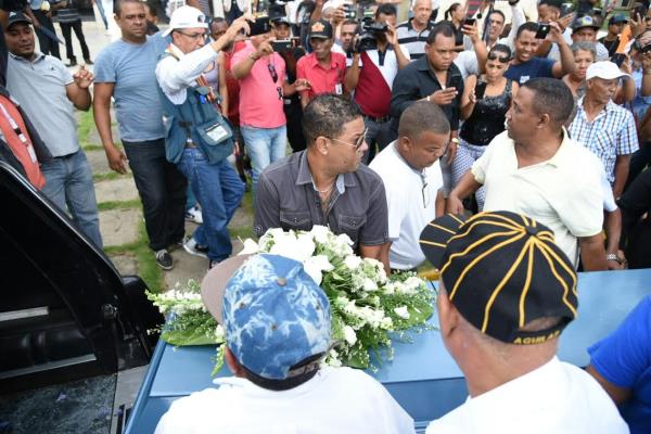 Velan en Santiago los restos del músico “General Larguito”