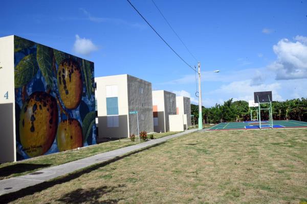 Danilo Medina inaugura sendos complejos habitacionales en Tenares y Salcedo