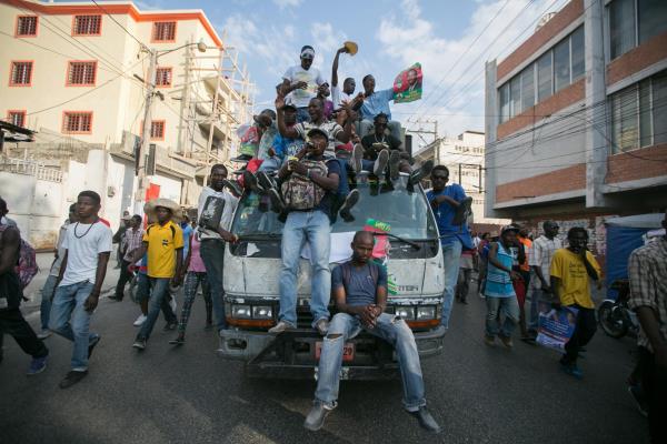 En medio de protestas Michel Martelly deja el Gobierno sin sucesor 