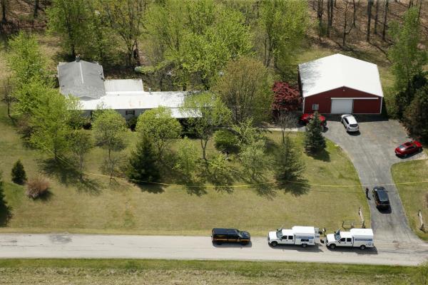 Matan a 8 familiares en Ohio; el atacante sigue prófugo 