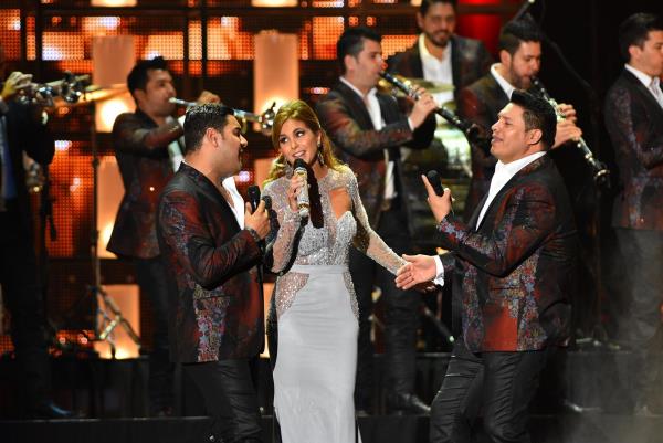 Enrique Iglesias, Nicky Jam y Juan Gabriel arrasan con los Billboard latinos 