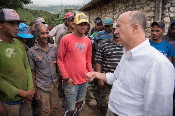 Domínguez Brito se reúne con pescadores de Juancho y visita Sierra de Bahoruco
