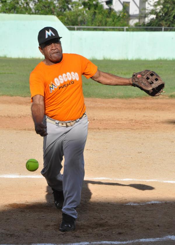 Guillermo Medrano, jugador, dirigente exitoso en el sóftbol dominicano
