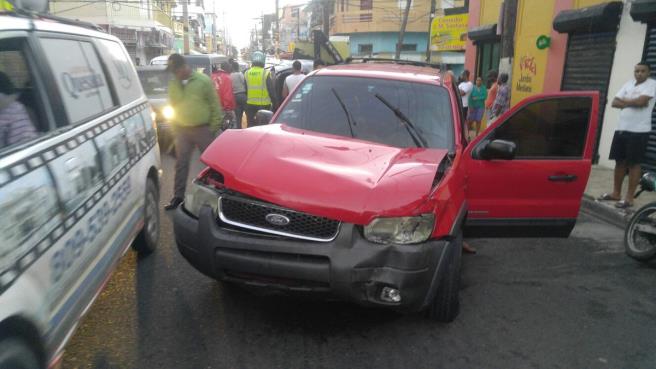Aparatoso accidente en la calle José Reyes