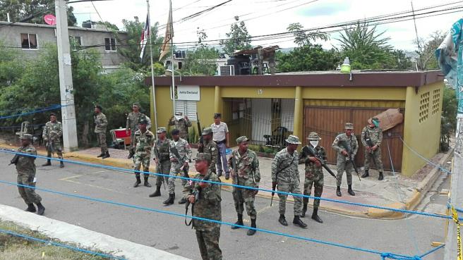 Tensión en Pedro Brand, llegan militares y helicóptero para reforzar seguridad