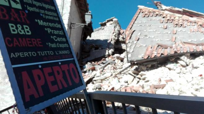 Renzi promete que no habrá “ladrones” en la reconstrucción tras el terremoto