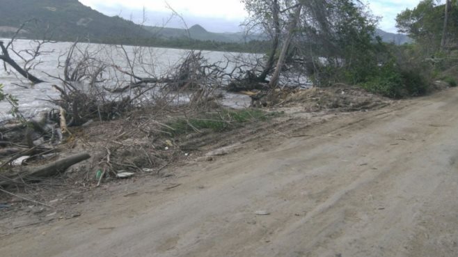 Comunitarios exigen a CEMEX concluir carretera Maimón-Luperón