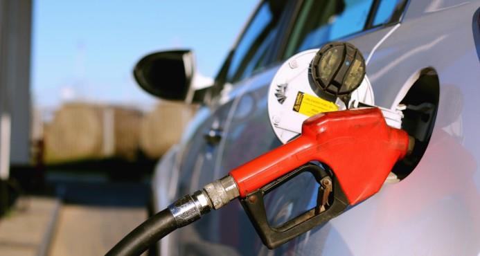 Precios de los combustibles bajan por tercera semana