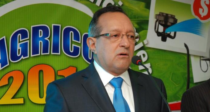 El ministro de Agricultura, Ángel Estévez