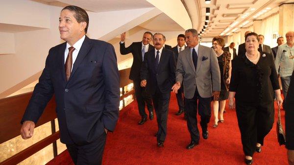 El presidente Medina durante su visita al Teatro Nacional, que es sometido a una remodelación 