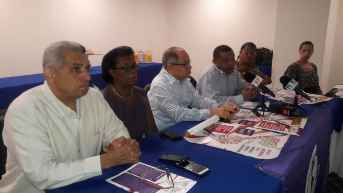 Miembros de la Confederación Nacional de Unidad Sindical (CNUS) durante una rueda de prensa este martes. 