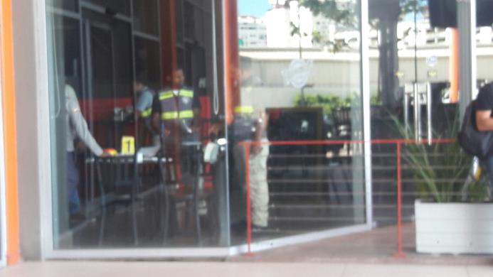 El incidente en el que dos hombres resultaron heridos de armas blancas se produjo en restaurante de Galería 360