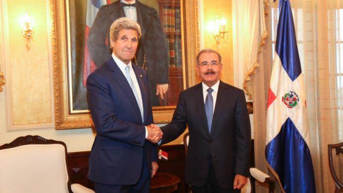  El secretario de Estado estadounidense, John Kerry, en su visita al presidente Medina en junio pasado.
