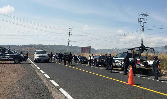 un puesto de revisión de la policía estatal de Michoacán, donde fueron halladas seis cabezas humanas hoy, domingo 25 de diciembre de 2016, en el municipio mexicano de Jiquilpan, en el estado de Michoacán (México) .