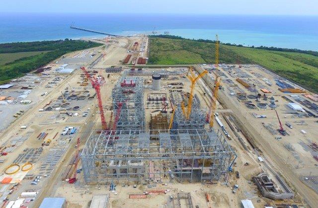 Imagen del proceso de construcción de la Central Termoeléctrica Punta Catalina.