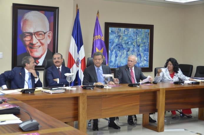 Reinaldo Pared Pérez, Danilo Medina, Leonel Fernández, Rafael Alburquerque y Cristina Lizardo en una reunión pasada del Comité político PLD.