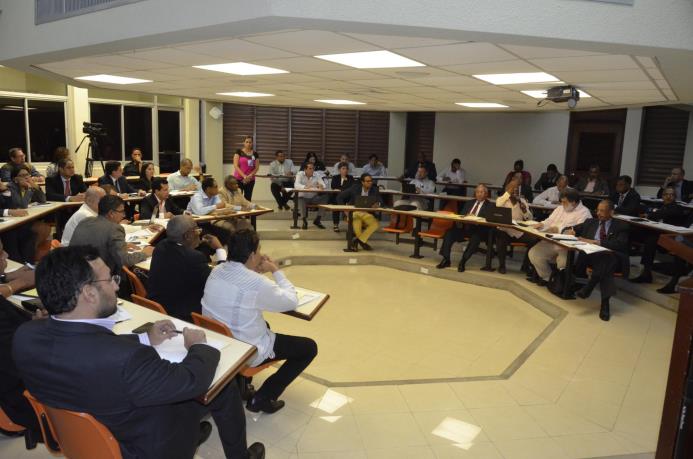 Imagen de archivo de una reunión de las diferentes organizaciones que dialogan para un Pacto Eléctrico. 