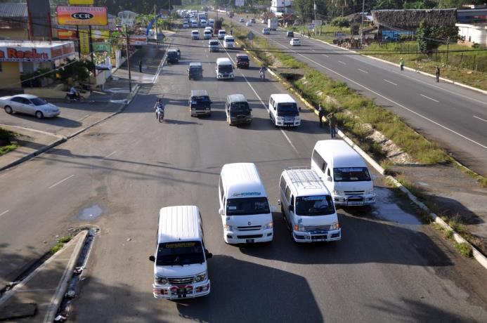 En el 2013 más de 300 transportistas trancaron la Autopista Duarte, como un método de presión.