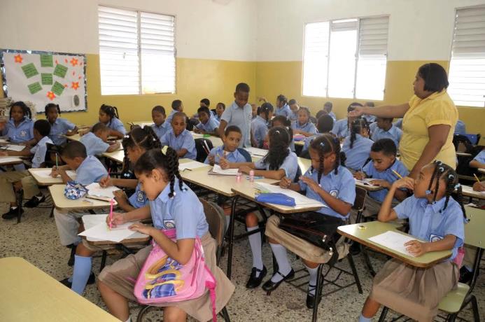 Estudiantes de la Escuela Básica República de Nicaragua durante una jornada de docencia.