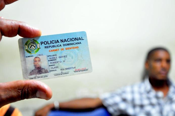 El sargento mayor Roberto Núñez Gómez, de 51 años de edad, resultó muerto luego de recibir tres heridas de arma blanca y otras dos de arma de fuego.