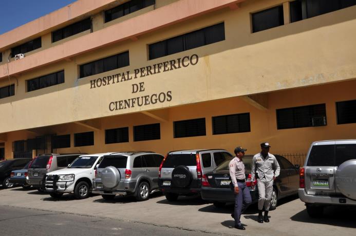 Fachada de hospital de Cien Fuegos.
