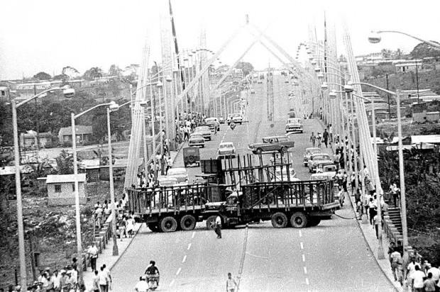 Fotografía de la famosa batalla del puente Juan Pablo Duarte, durante la Guerra de Abril del 1965.