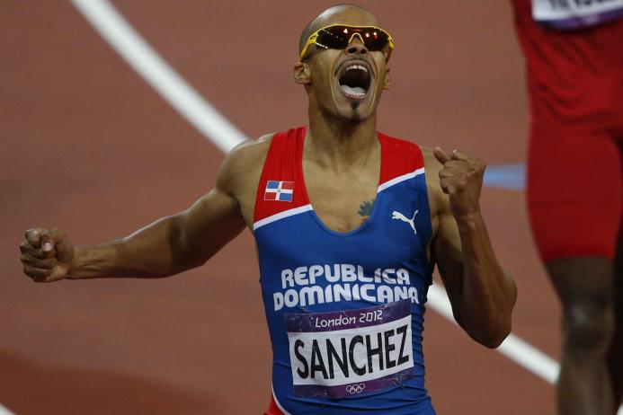 Fotografía del 6 de agosto de 2012, cuando el dominicano Félix Sánchez se impuso en la final de 400 metros vallas, dentro de la competición olímpica de atletismo, en el Estadio Olímpico de Londres. 