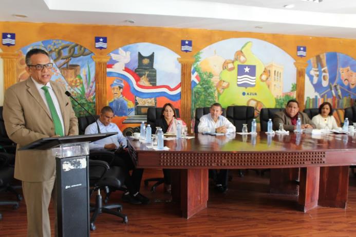 Camejo supervisó el proceso de mejora en el Ayuntamiento de Azua. 