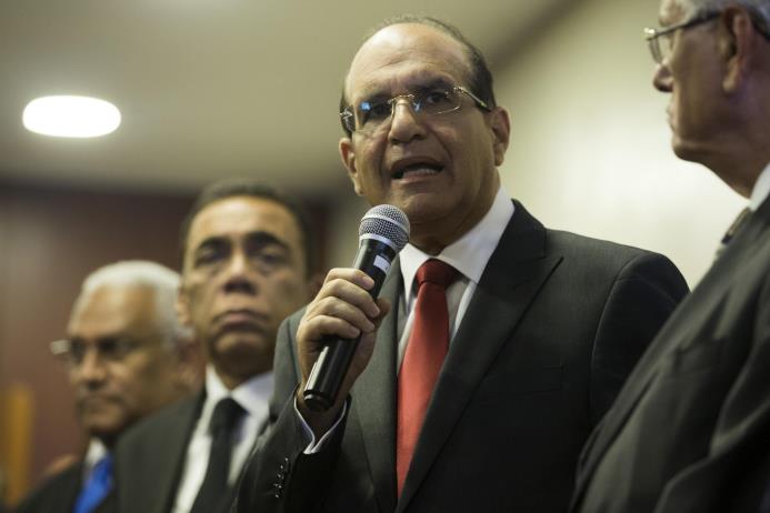 Imagen de archivo del presidente de la Junta Central Electoral (JCE), Julio César Castaños Guzmán, junto a los demás miembros de ese organismo. 