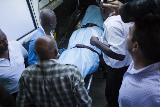 El cuerpo del expresidente René Préval, de Haití, llega al hospital Sainte Claire en Petion-Ville, en Puerto Príncipe. 