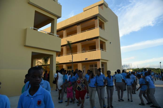  El liceo Napoleón Alberto Casilla Díaz en la comunidad de Los Bajos de Haina.