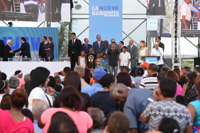El presidente Medina inaugura la Nueva Barquita.