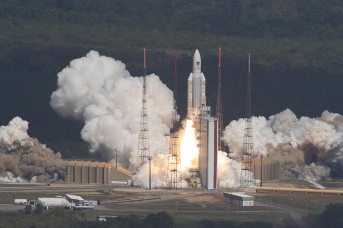 Los satélites despegaron en un cohete Ariane 5 con una configuración especial para esta misión.