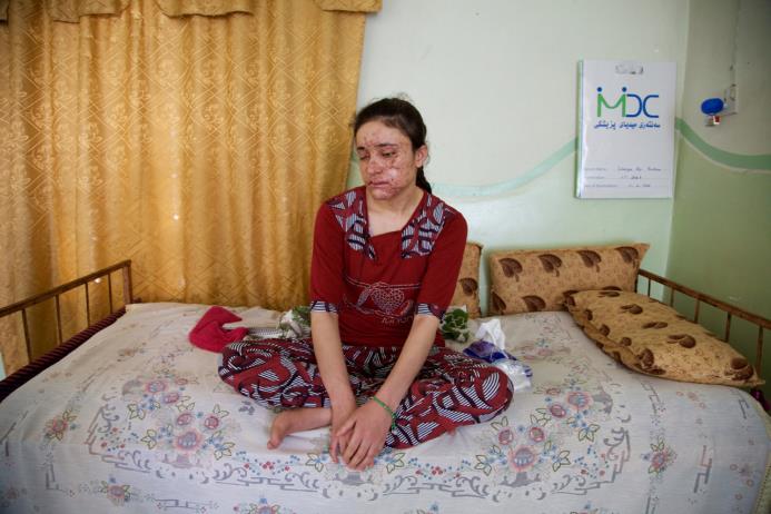 Lamiya Aji Bashar, una muchacha yazidi de 18 años que logró escapar a sus captores de la agrupación Estado Islámico, fotografiada en el norte de Irak el 5 de mayo del 2016.