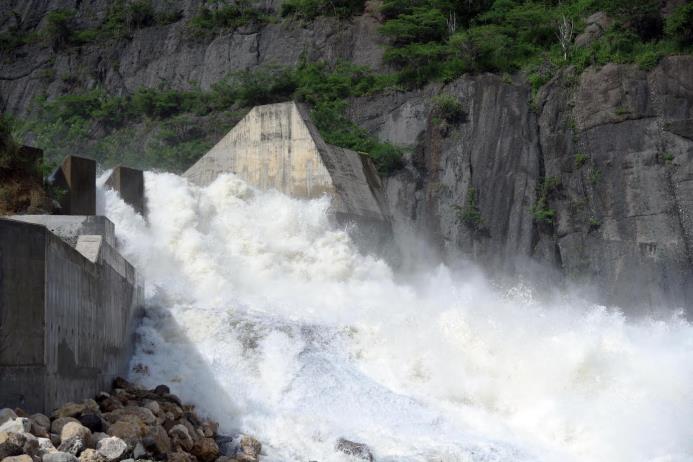 El desagüe de la presa Tavera provocó el desborde del río Yaque del Norte