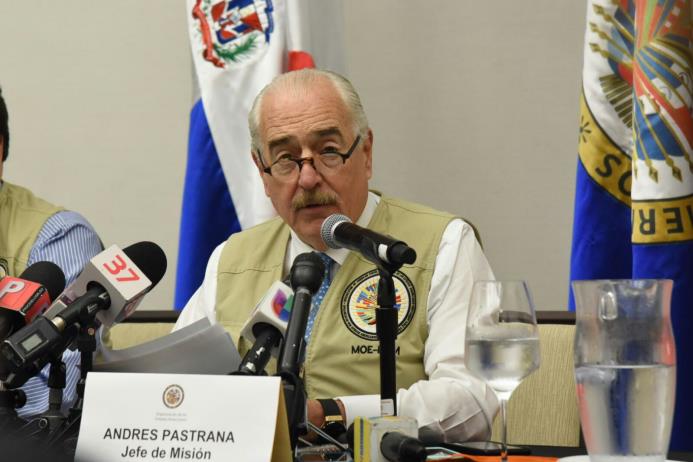 El presidente de misión de observadores de la Organización de Estados Americanos (OEA), Andrés Pastrana.