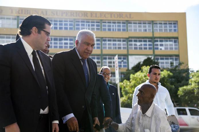  Andrés Bautista llegó acompañado de sus abogados.