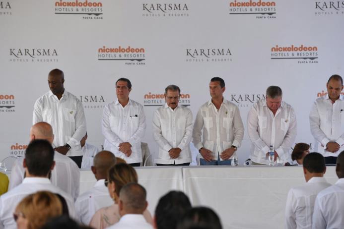 Acto de inauguración del hotel Nickelodeon en el que participa el presidente Danilo Medina